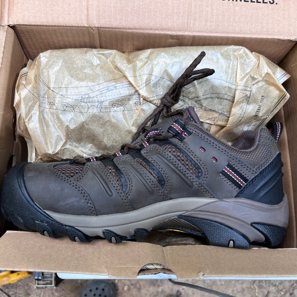 Men’s Keens size 10EE